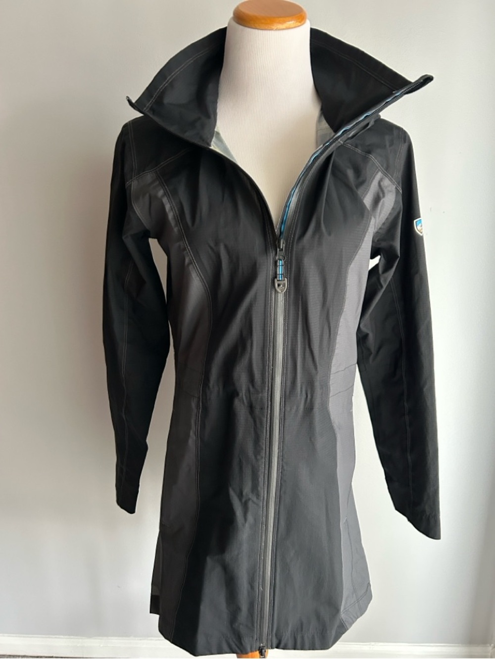 KUHL Black Water Resistant Hooded Rain Coat Black Small EUC